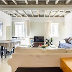 Authentic Monti 5 Mins From Colosseum Apartment