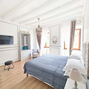 Via Vittoria Quattro Apartment